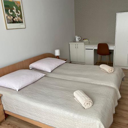 Pokoje Goscinne O-Es-Ha Varşovia Exterior foto