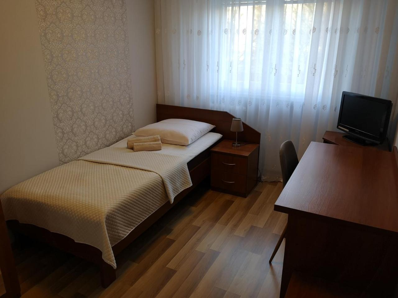 Pokoje Goscinne O-Es-Ha Varşovia Exterior foto